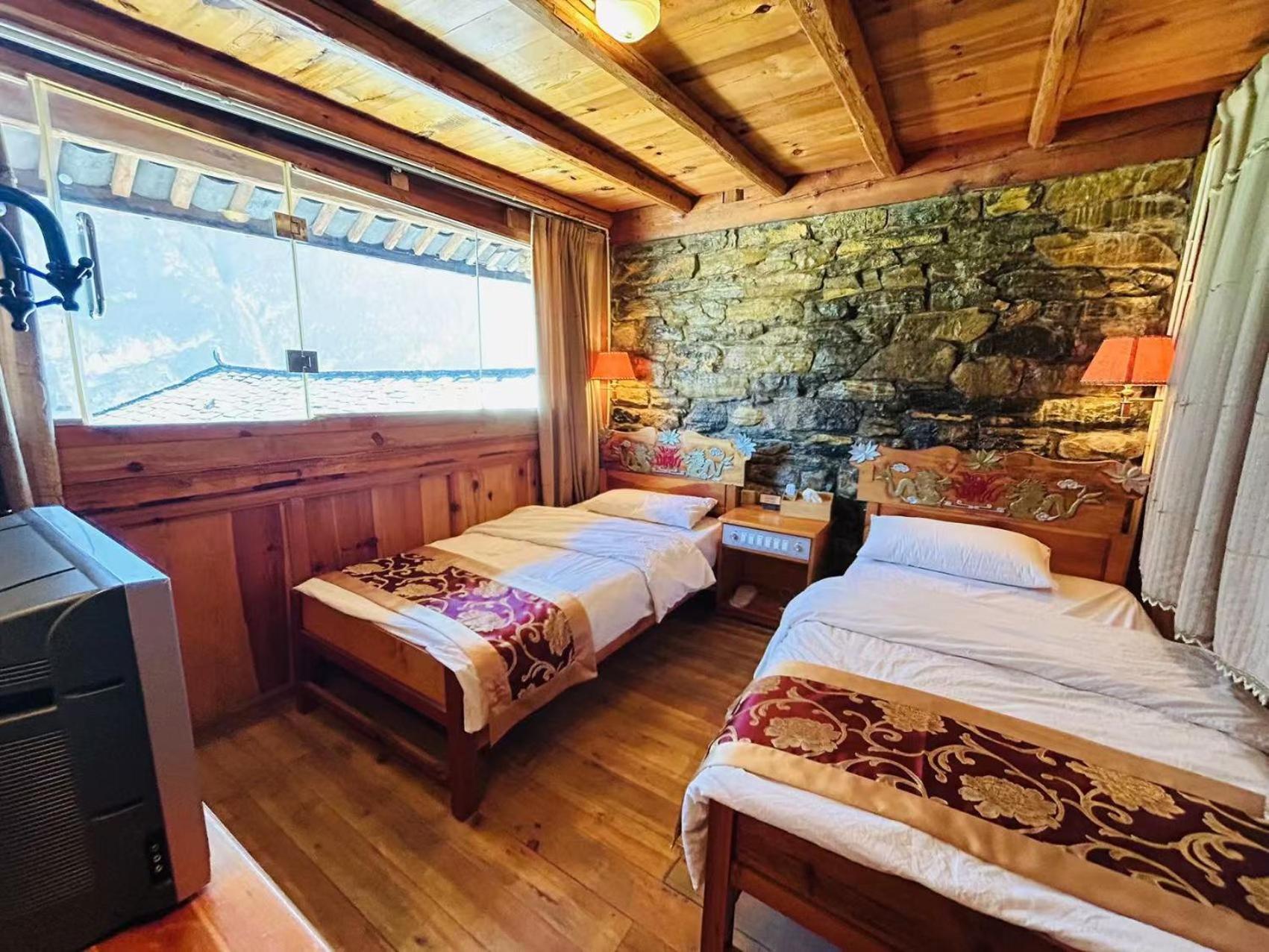 Tiger Leaping Gorge Sean'S Spring Guesthouse شانغريلا المظهر الخارجي الصورة