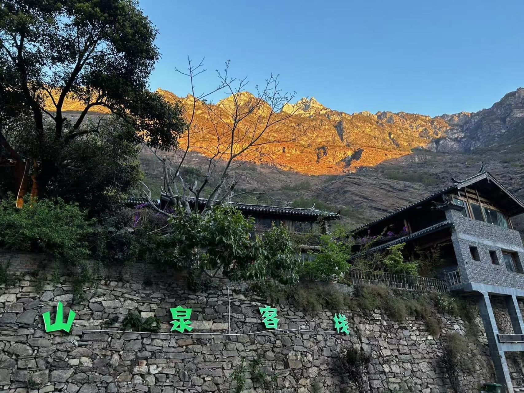 Tiger Leaping Gorge Sean'S Spring Guesthouse شانغريلا المظهر الخارجي الصورة