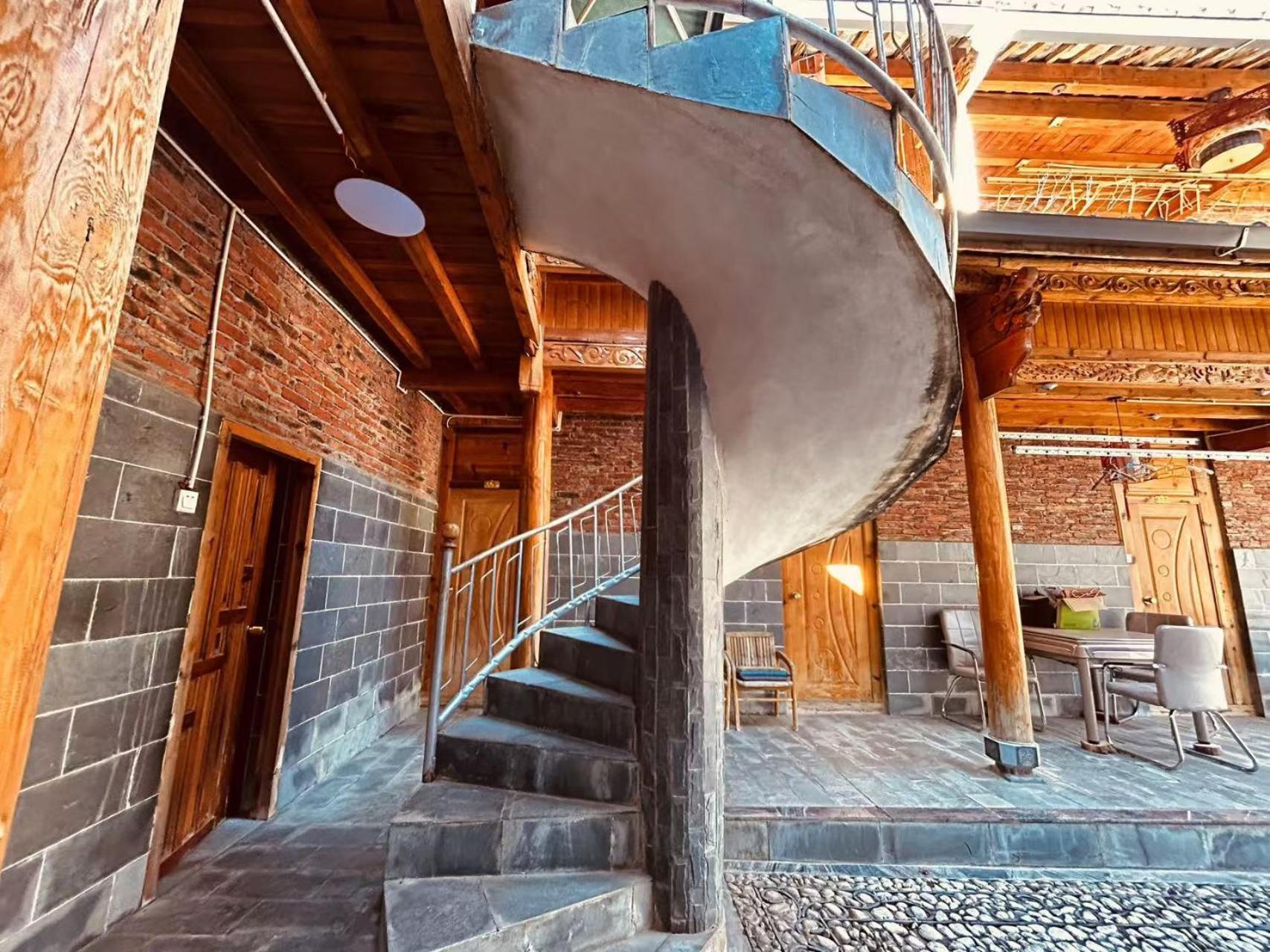 Tiger Leaping Gorge Sean'S Spring Guesthouse شانغريلا المظهر الخارجي الصورة