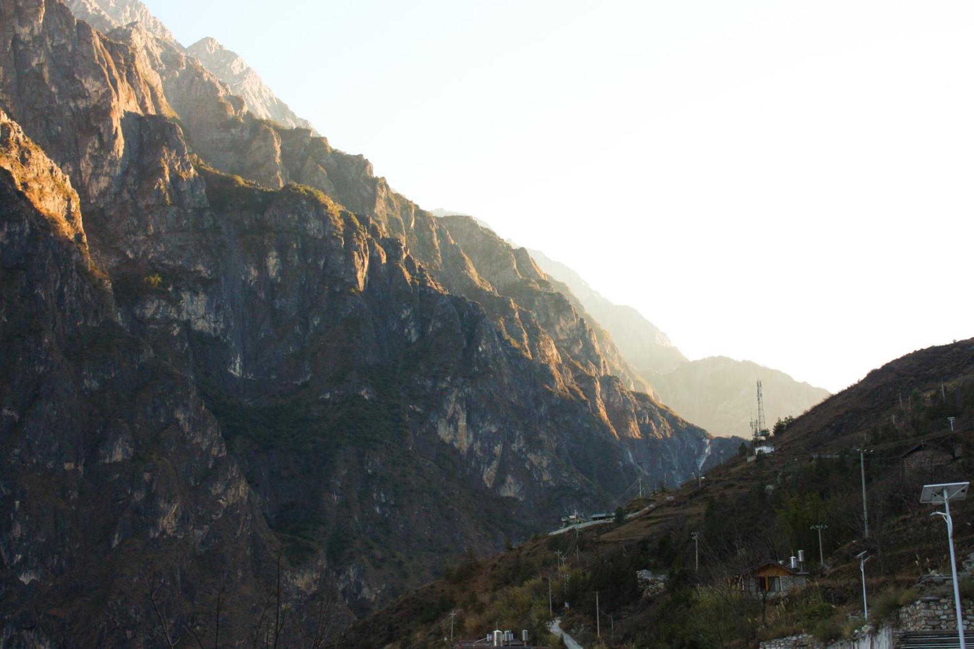 Tiger Leaping Gorge Sean'S Spring Guesthouse شانغريلا المظهر الخارجي الصورة