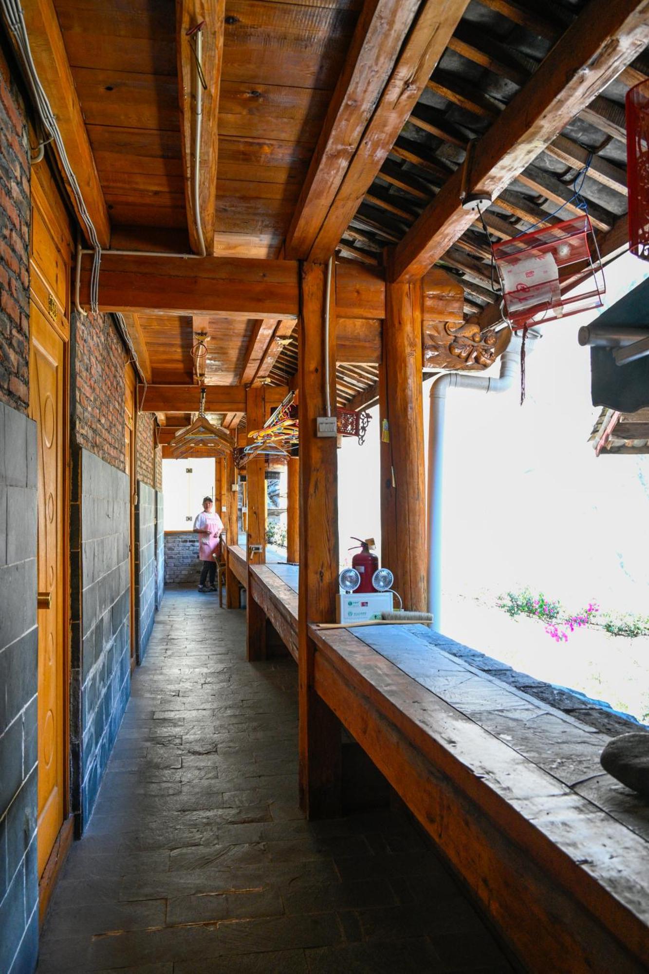 Tiger Leaping Gorge Sean'S Spring Guesthouse شانغريلا المظهر الخارجي الصورة