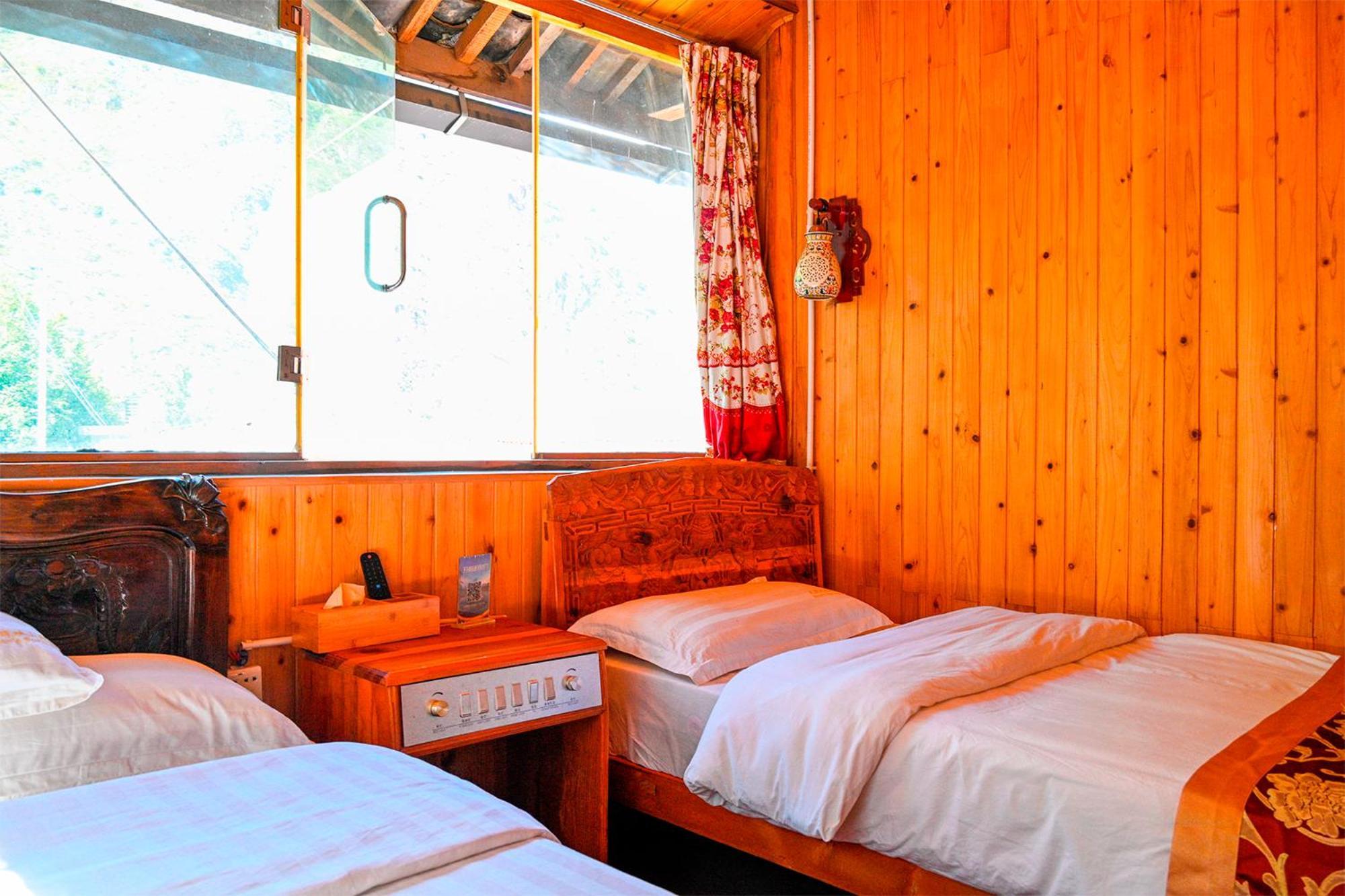 Tiger Leaping Gorge Sean'S Spring Guesthouse شانغريلا الغرفة الصورة