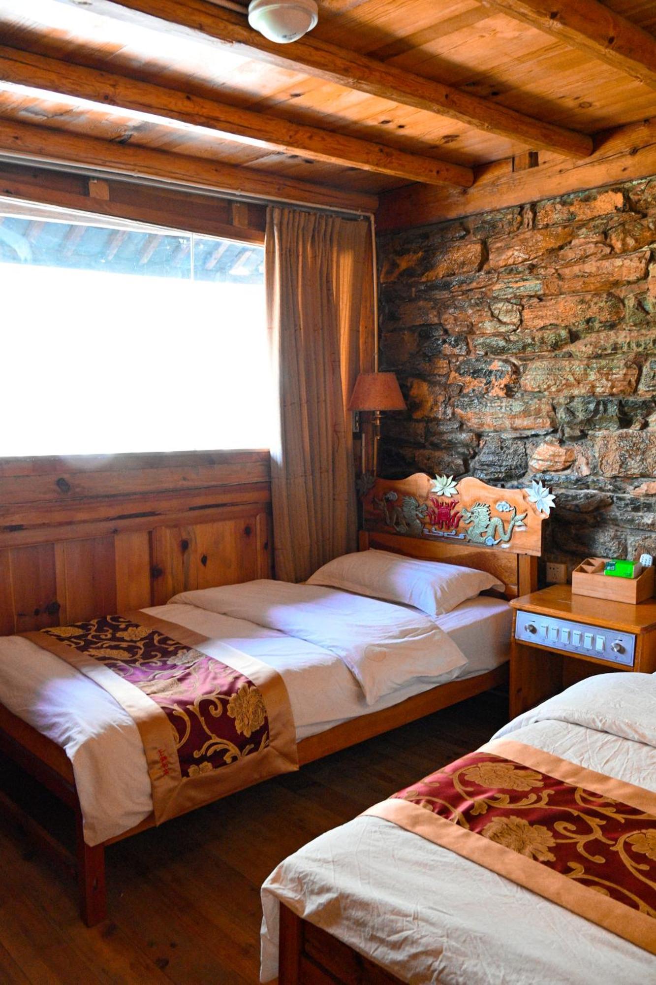 Tiger Leaping Gorge Sean'S Spring Guesthouse شانغريلا الغرفة الصورة
