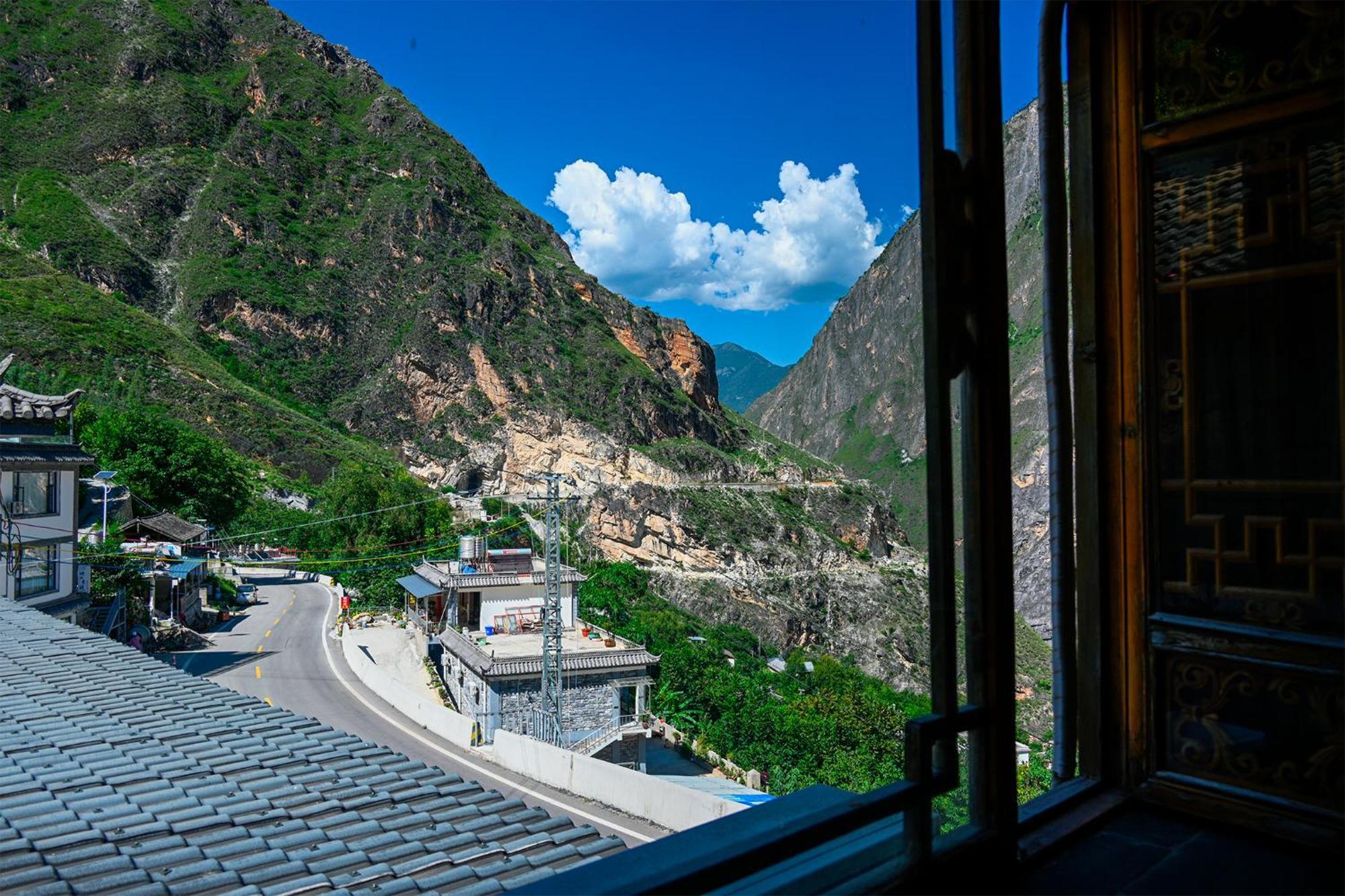 Tiger Leaping Gorge Sean'S Spring Guesthouse شانغريلا المظهر الخارجي الصورة
