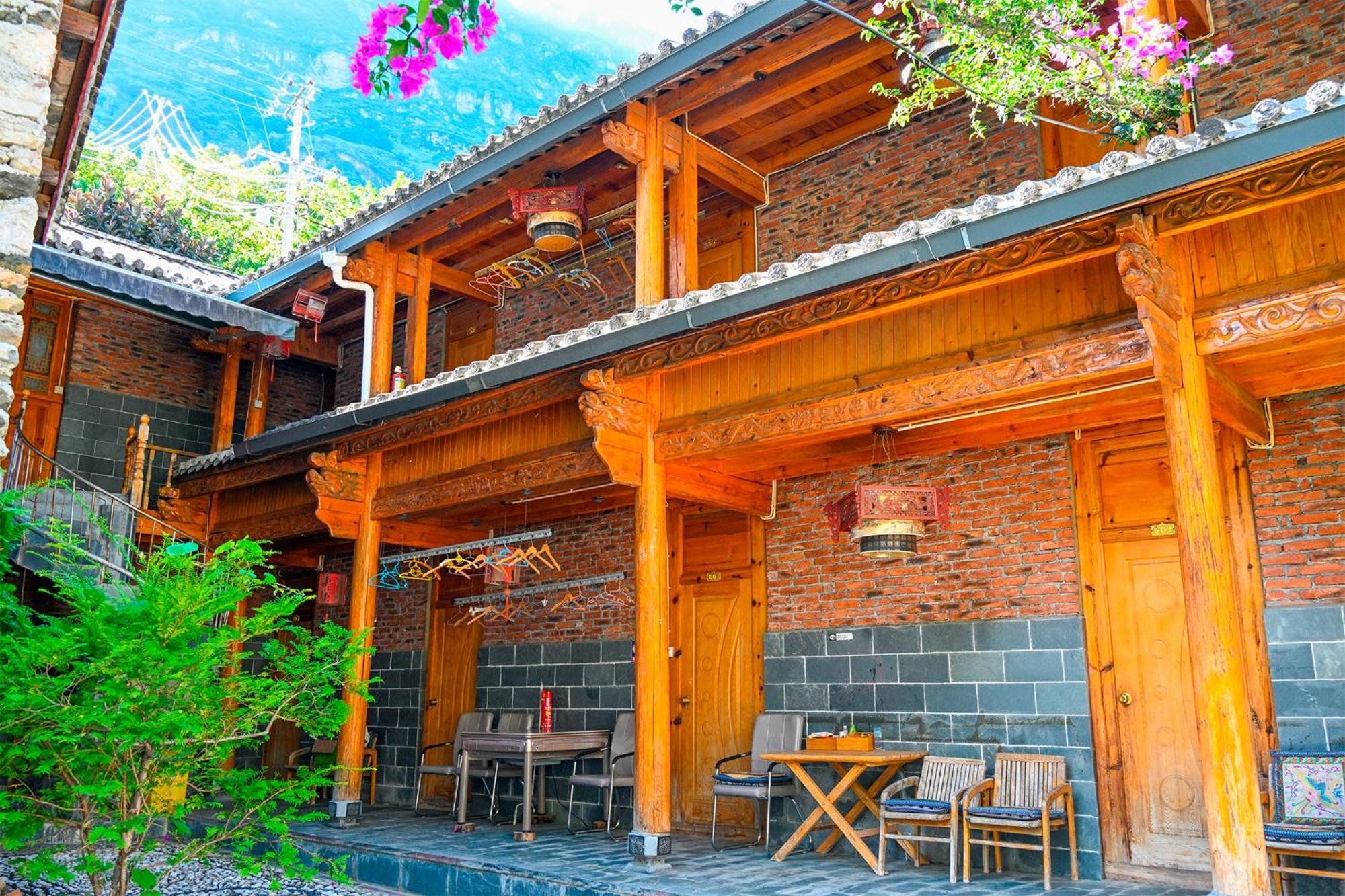 Tiger Leaping Gorge Sean'S Spring Guesthouse شانغريلا المظهر الخارجي الصورة
