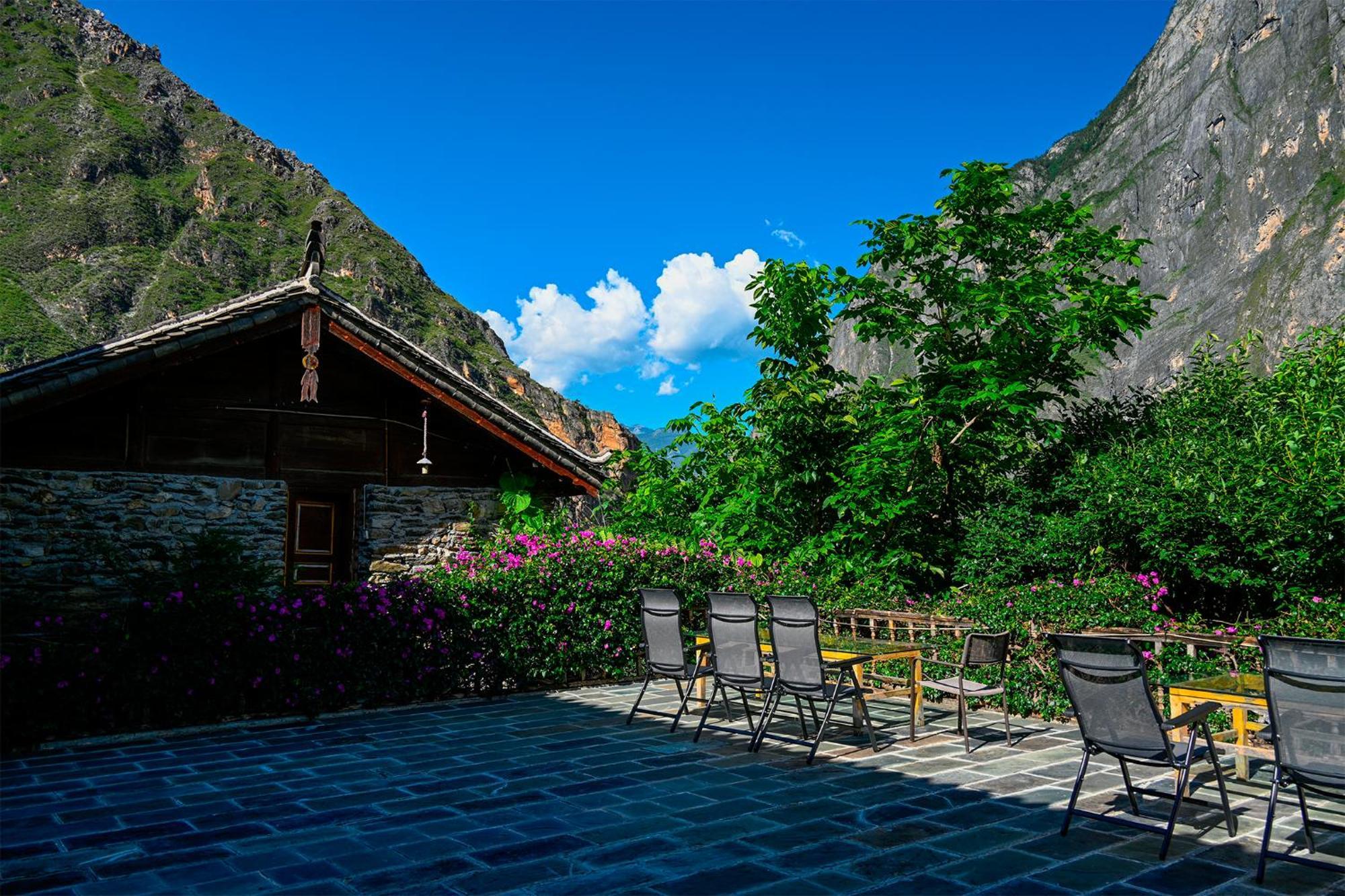 Tiger Leaping Gorge Sean'S Spring Guesthouse شانغريلا المظهر الخارجي الصورة